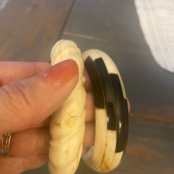 2 Vintage Carved Bone Boho Bracelets - Picture 5 of 6